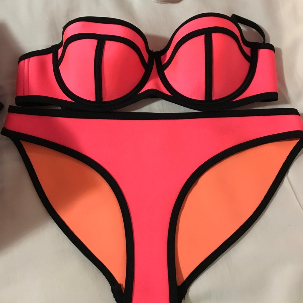 AUTHENTIC TRIANGL BIKINI