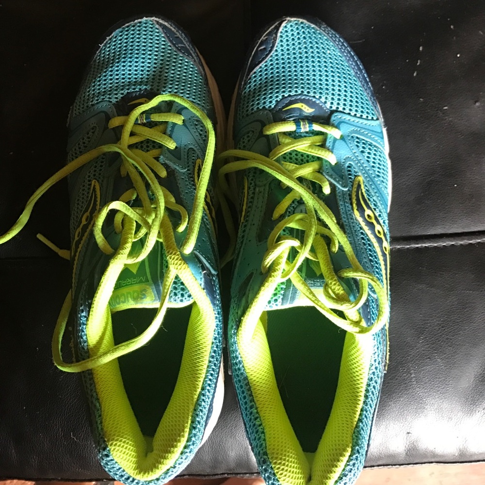 Women's sz 9.5 running shoe