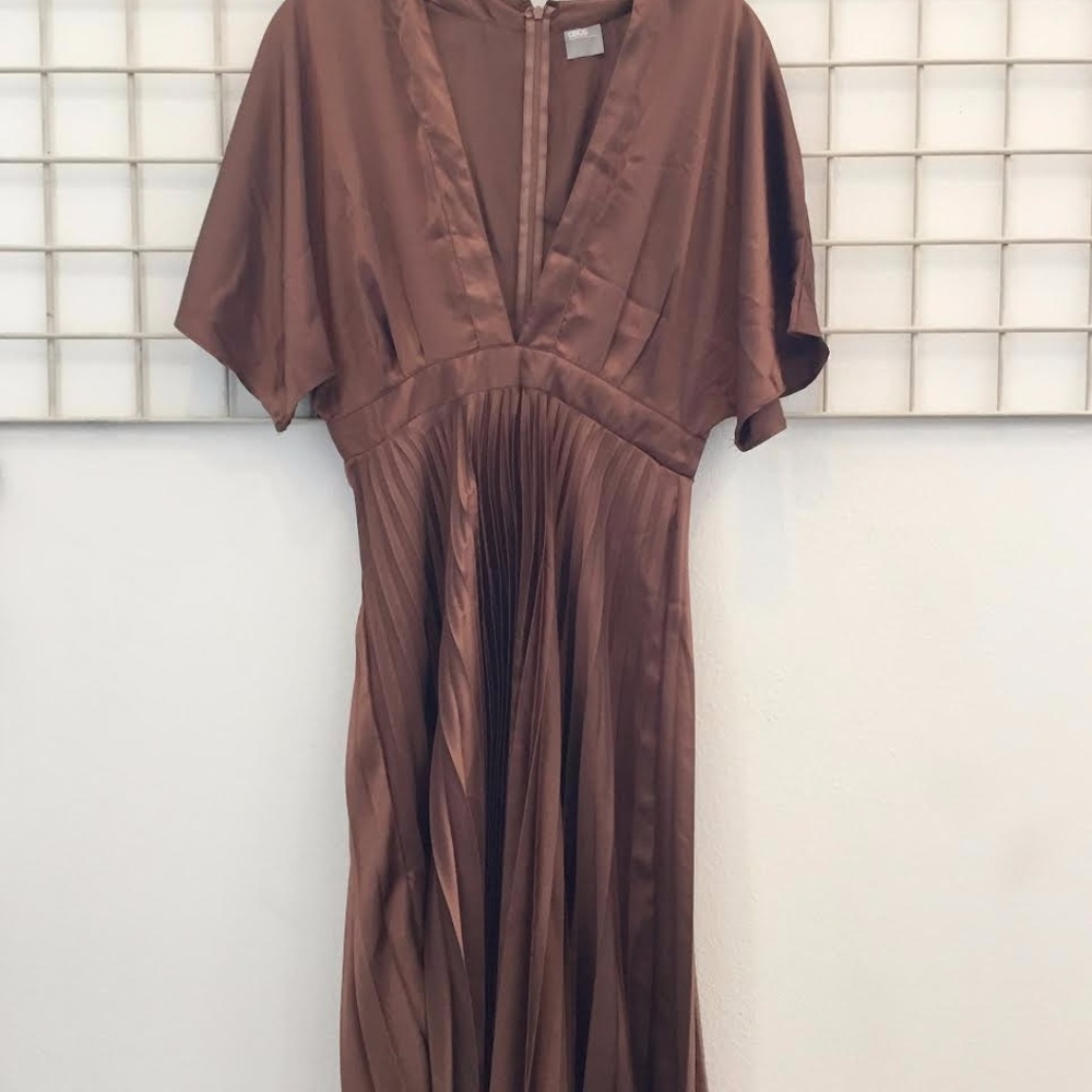 Pleated Satin Caftan Midi Dress - Picture 3 of 4