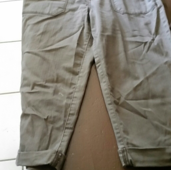 Barely worn Chico's top, Linen short and Capris - Picture 2 of 7