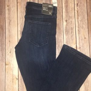 NWT GAP BOOTCUT JEANS SIZE 4 REGULAR
