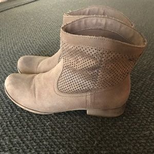 Roxy Tan Booties
