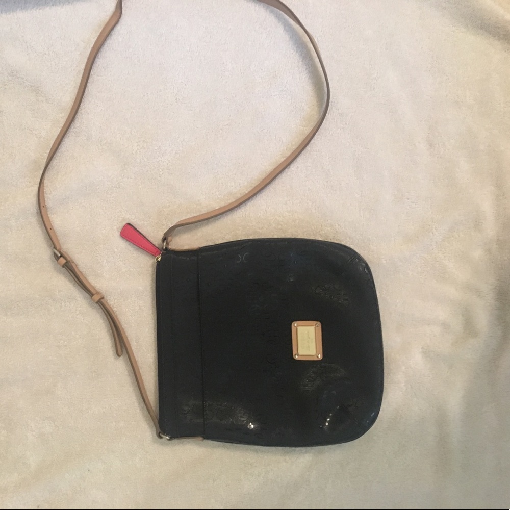 A black guess cross body bag