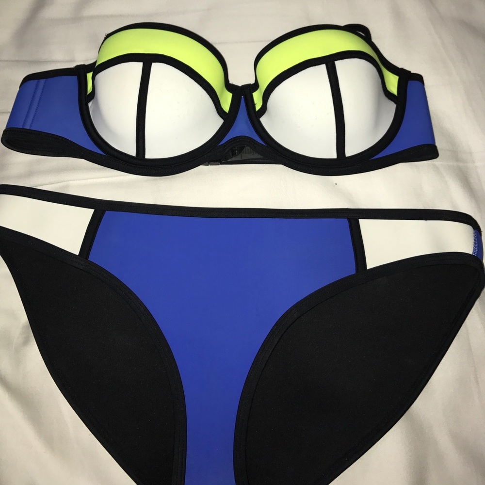 AUTHENTIC TRIANGL BIKINI