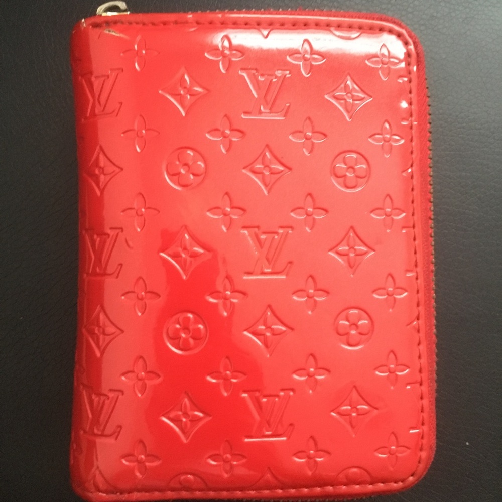 Louis Vuitton zippy purse