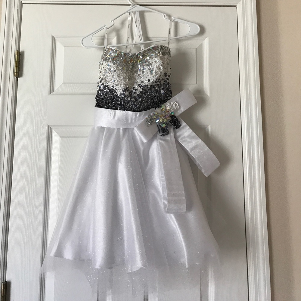 Short white dress