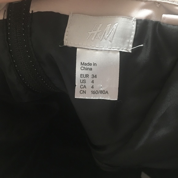 Cream and black cocktail dress. - Picture 5 of 5