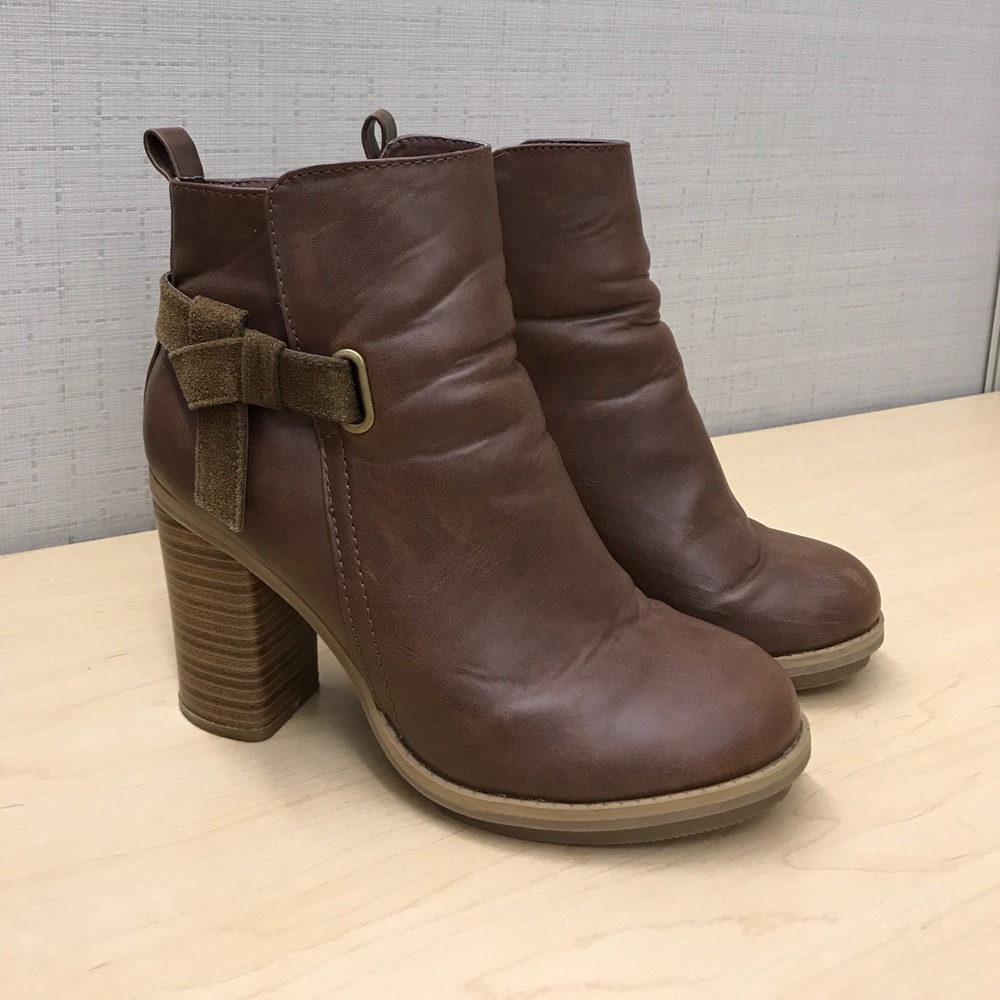 A+ ELLEN | Leather Ankle Booties