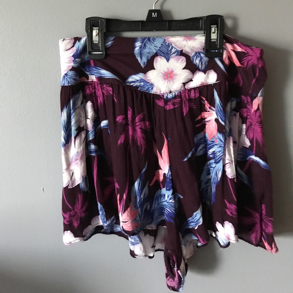 American Eagle flowy shorts