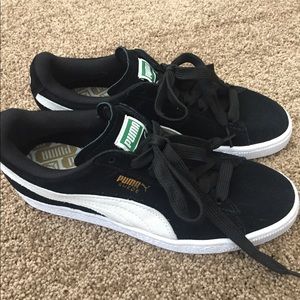 Women's Black Suede Pumas