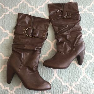Women's size 10 brown boots with 3 1/2 inch heel.