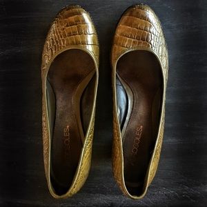 Faux Crocodile Aerosoles Pumps