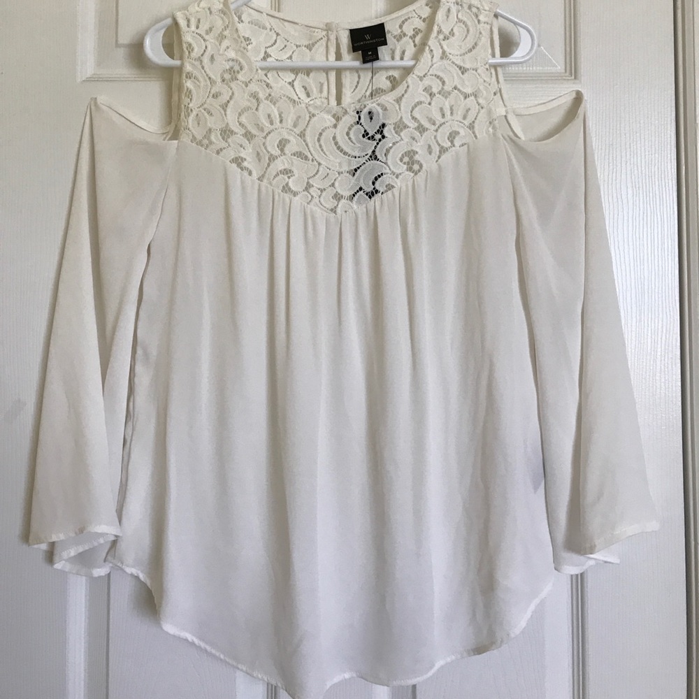 🐼✨Worthington shoulder off ivory blouse.✨