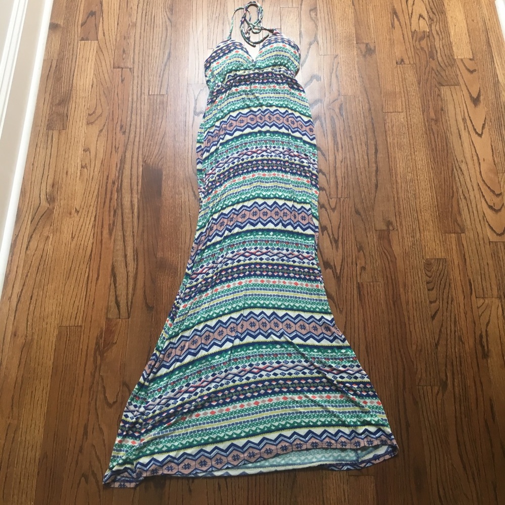 Form fitted halter top maxi dress