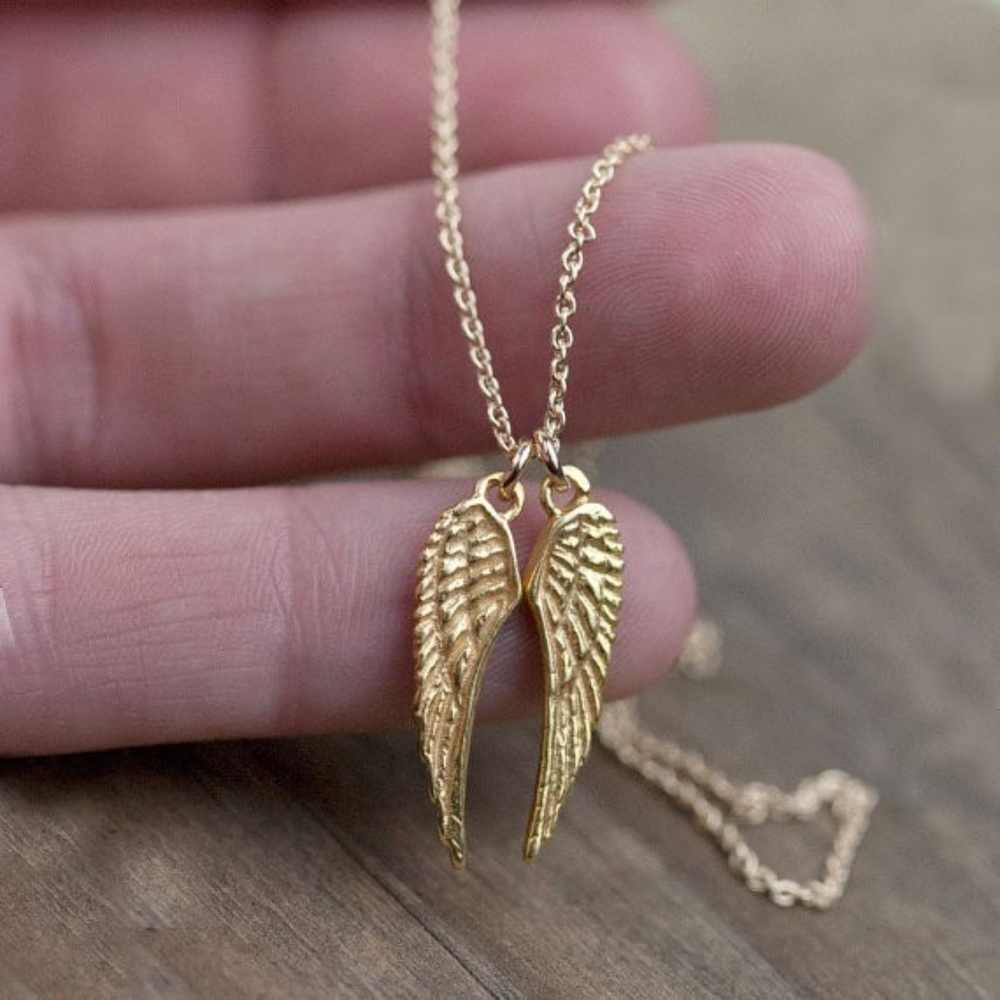 Double ANGEL wing dainty pendant necklace in Gold - Picture 3 of 3