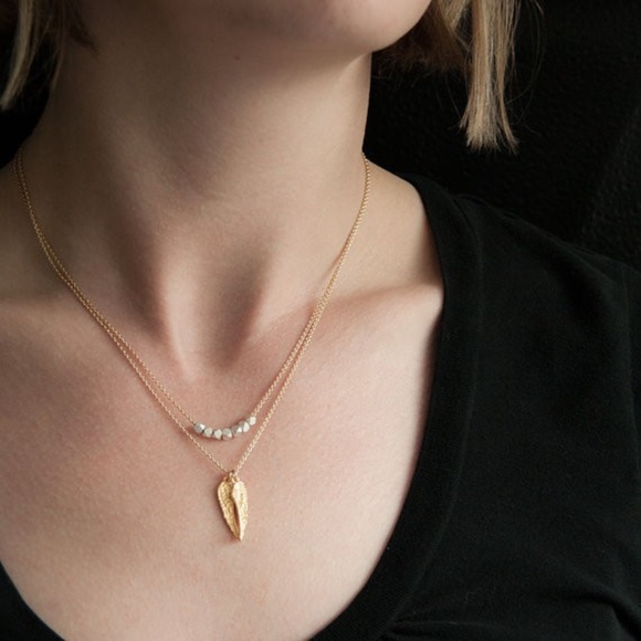 Double ANGEL wing dainty pendant necklace in Gold - Picture 2 of 3