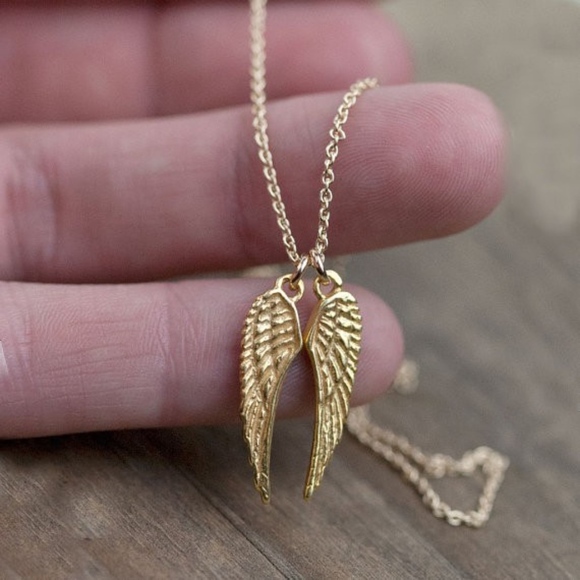 Double ANGEL wing dainty pendant necklace in Gold - Picture 3 of 3