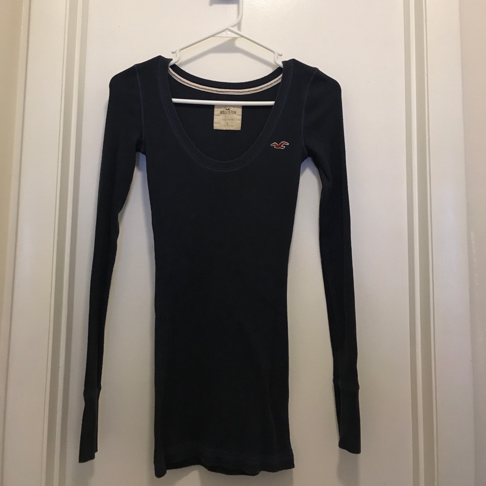 Long sleeve stretchy navy Hollister top