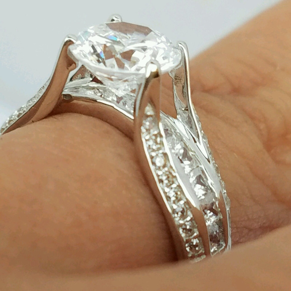 14k white or Yellow Gold Round Engagement Ring - Picture 2 of 8