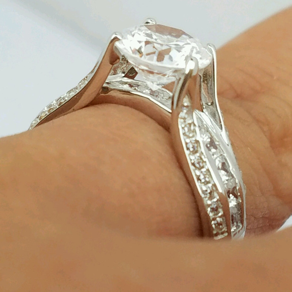 14k white or Yellow Gold Round Engagement Ring - Picture 3 of 8