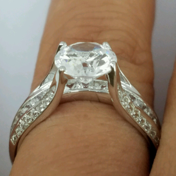 14k white or Yellow Gold Round Engagement Ring - Picture 7 of 8