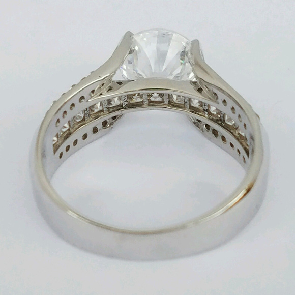 14k white or Yellow Gold Round Engagement Ring - Picture 4 of 8