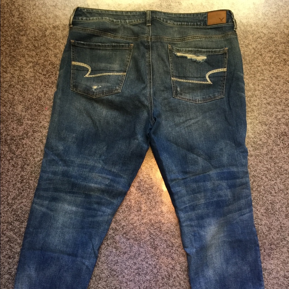American Eagle distressed tomgirl jean Sz 14