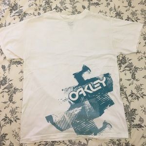Oakley T-shirt