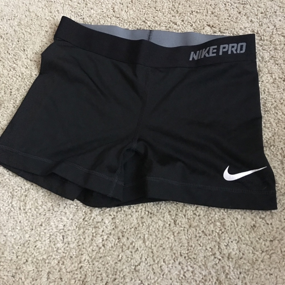 BLACK NIKE PRO