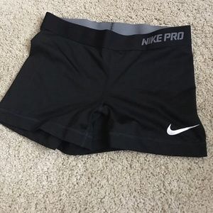 BLACK NIKE PRO