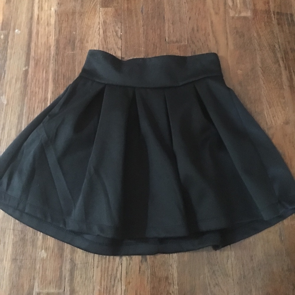 Black pleated skirt
