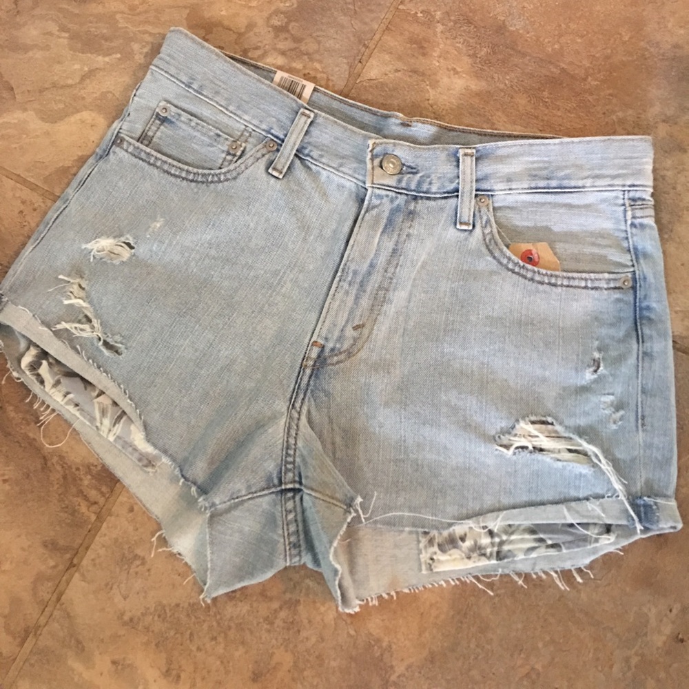 Cutt-off Levi Jean Shorts