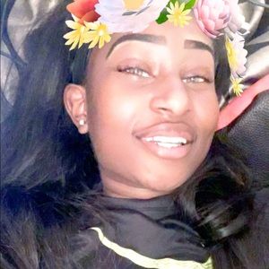 Meet your Posher, Danielle