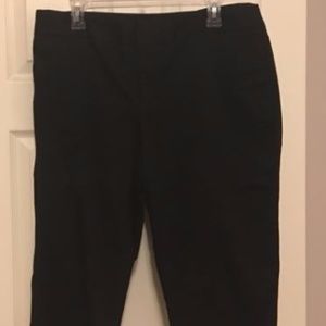 Daisy Fuentes Black Capris