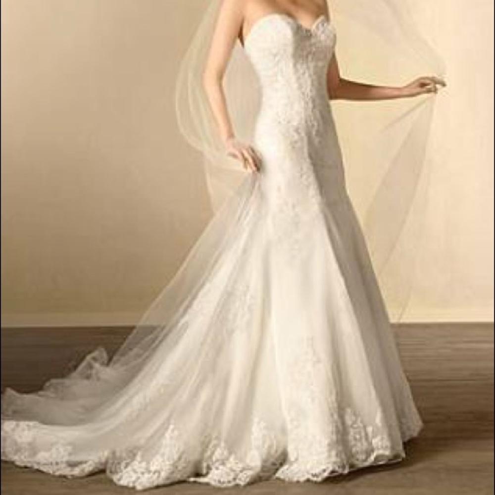 Alfred Angelo 2438 Sweetheart Lace Wedding Dress