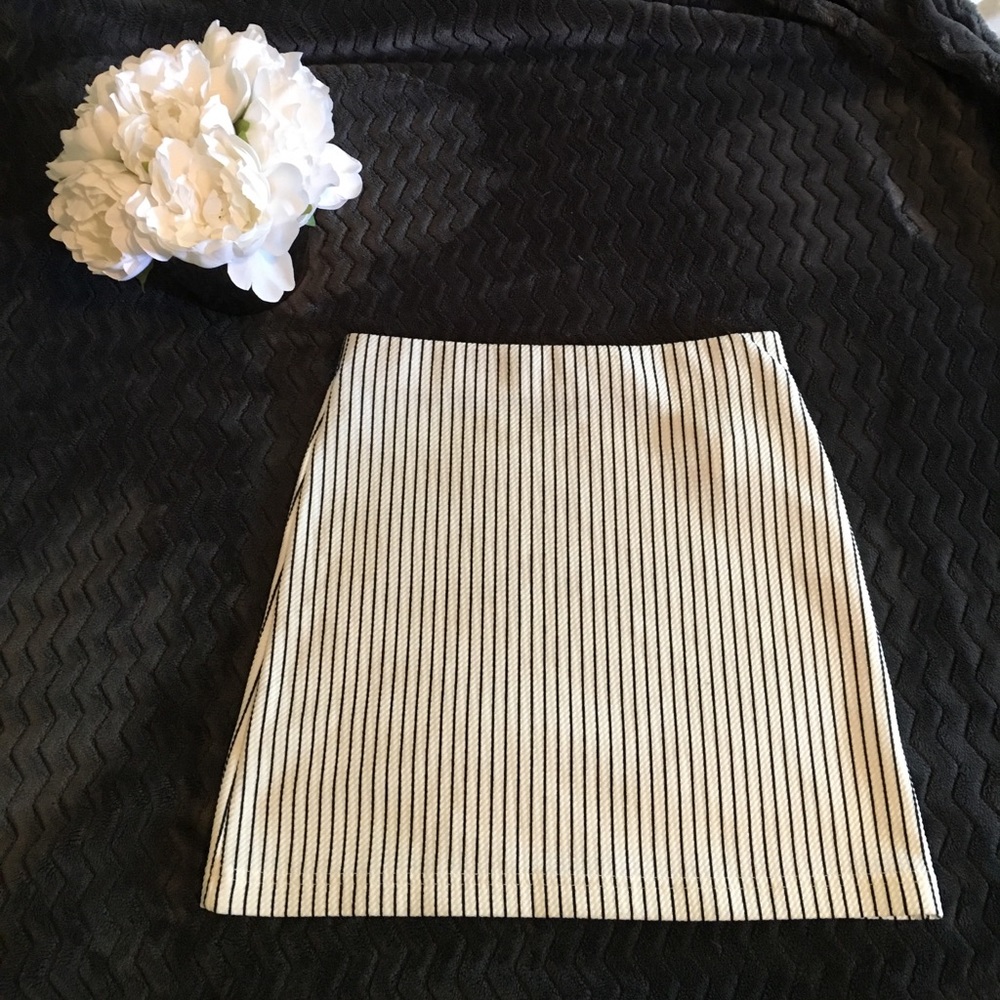 Black and white stripe mini bodycon skirt