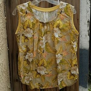 Hawaiian floral tropical top