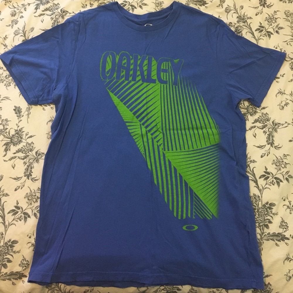Oakley T-shirt