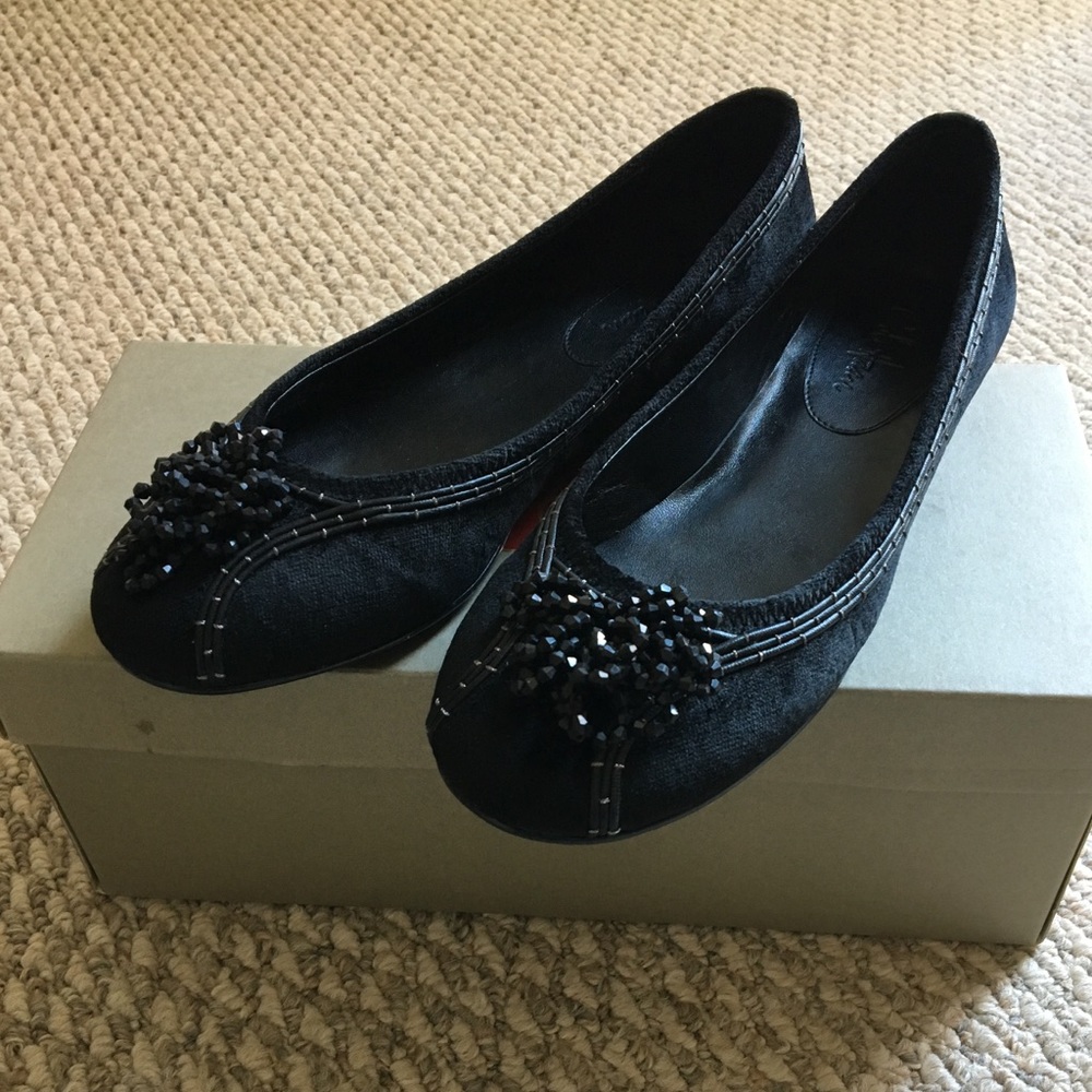 **REDUCED**NWB BLK Cole Haan Sz 7 velvet  flats.