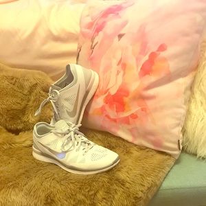 Size 8 Nike Free TR Fit 5 (White)