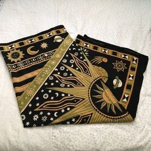 Very intricate tapestry🍂