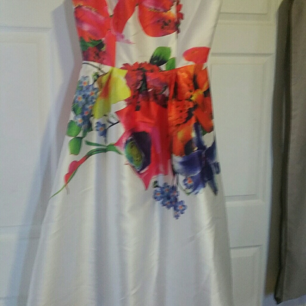 A beautiful flower dress size midium $50.00