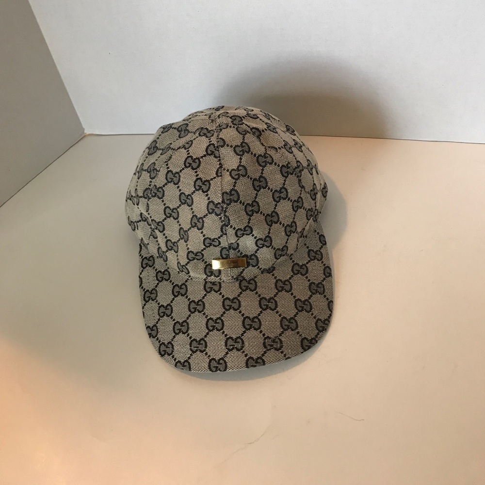 GG hat