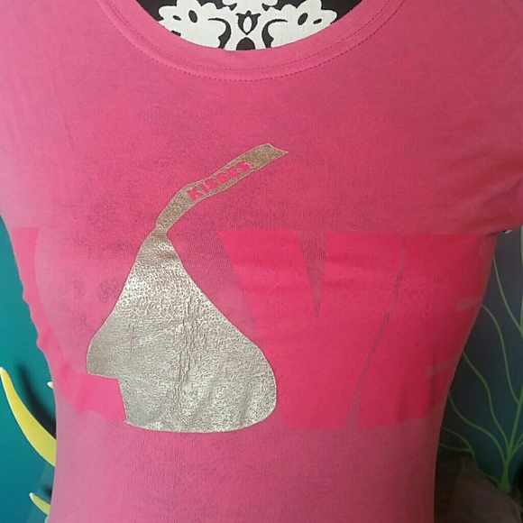 FREE w/bundle Hershey's Kiss Love t-Shirt - Picture 2 of 4