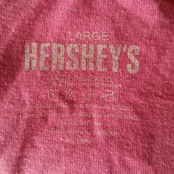 FREE w/bundle Hershey's Kiss Love t-Shirt - Picture 4 of 4