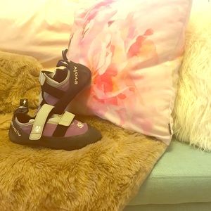 Size 7.5 Purple Evolv Elektra Climbing Shoes