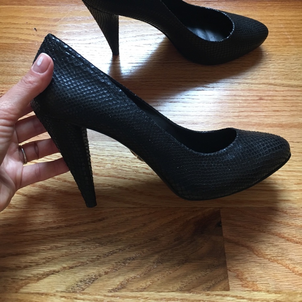 Pour La Victoire black snakeskin Sheila pumps
