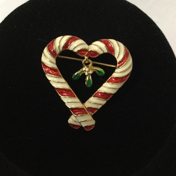 Cloisonné Mistletoe Heart Pin - Picture 1 of 4