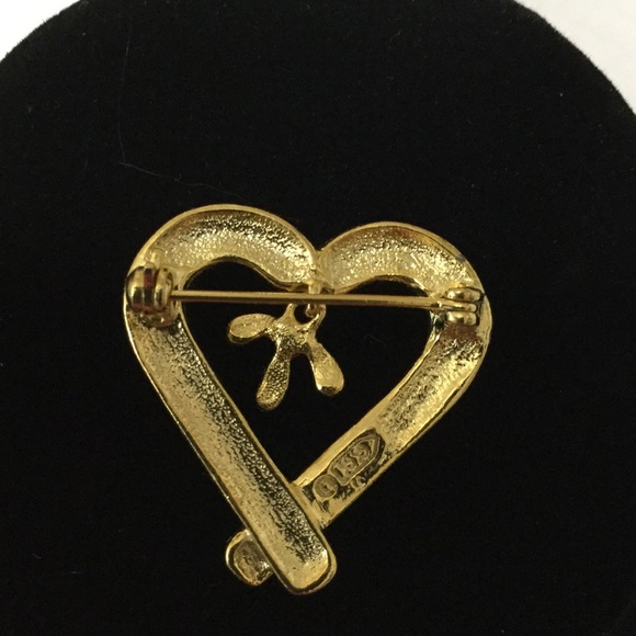 Cloisonné Mistletoe Heart Pin - Picture 2 of 4