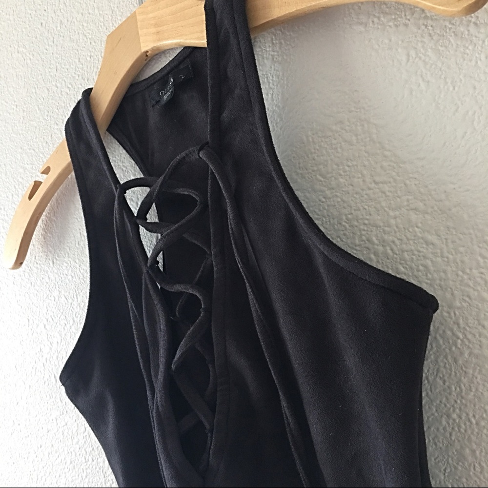 GUESS Ruthie Lace-Up Crop - Picture 2 of 4